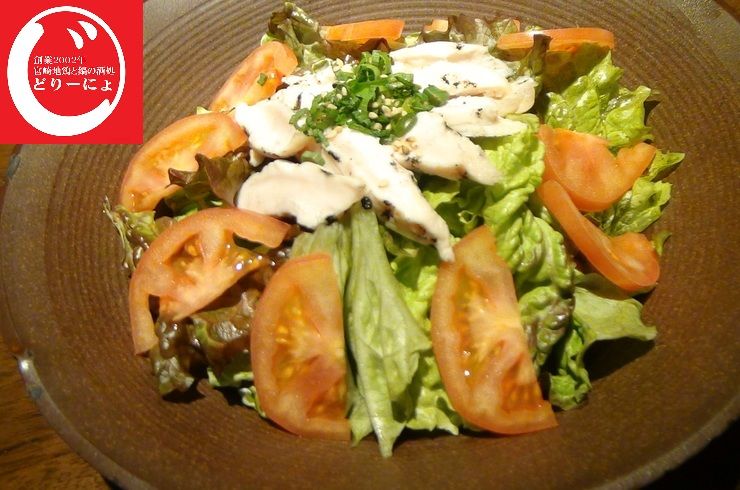 池袋駅西口の地鶏と鍋と日本酒のおすすめ美味しい居酒屋じどりーにょのササミタタキサラダはダイエットに良い！？レタスと水菜とトマト、ササミの下ごしらえとドレッシング等のレシピを紹介